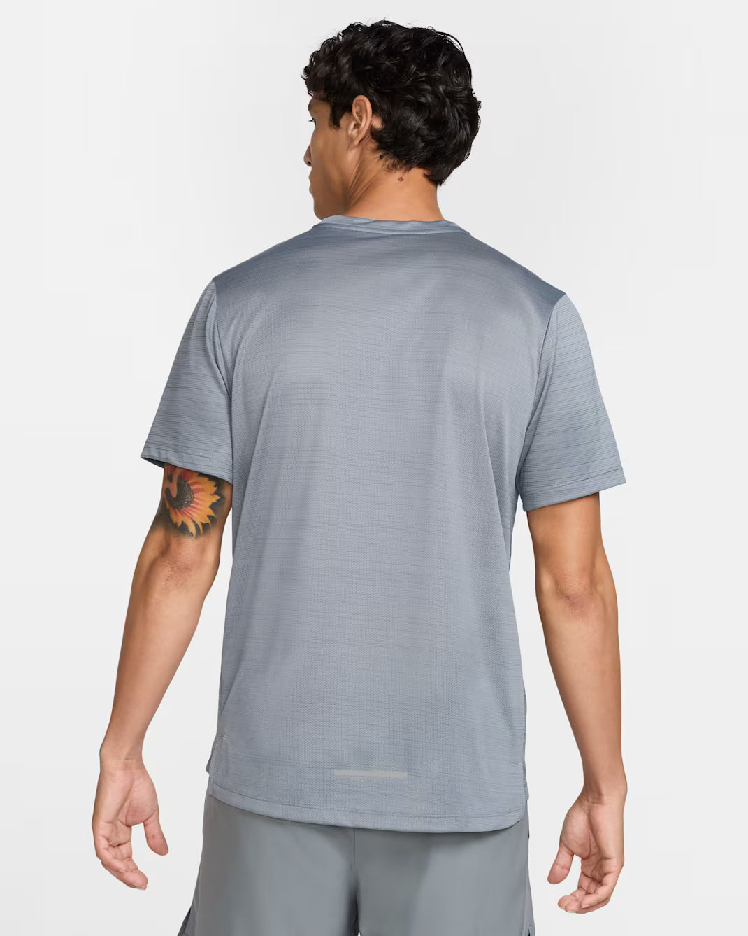 Nike - T-shirt Running Gris